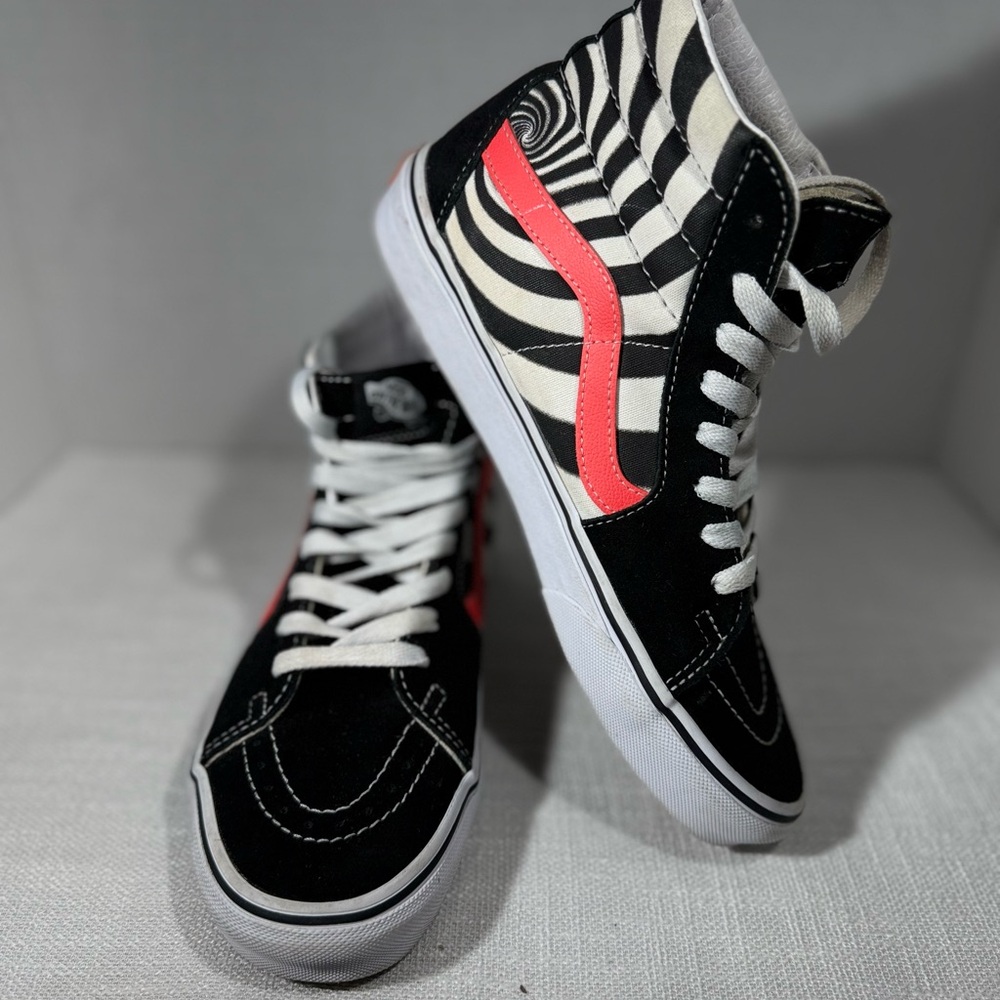 Vans Unisex Swirl Sk8 Hi Shoes Black / Fiery Coral Men’s 6.5 Women’s Size 8